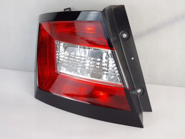 Luz trasera izquierda Skoda Fabia 3 Hatchback image 5