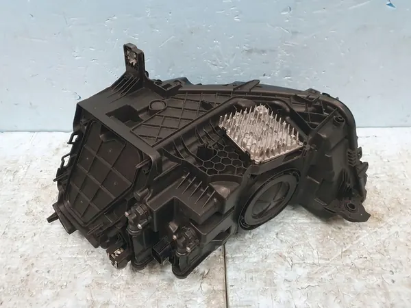 Audi OE 83A941012 Faro Delantero Derecho image 4