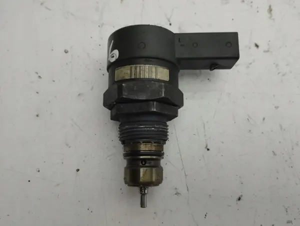 Mercedes-Benz Bränsletrycksregulator OEM A6110780449 image 2