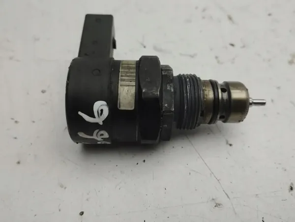Mercedes-Benz Bränsletrycksregulator OEM A6110780449 image 4