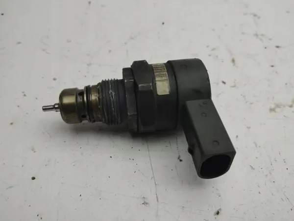 Mercedes-Benz Bränsletrycksregulator OEM A6110780449 image 5