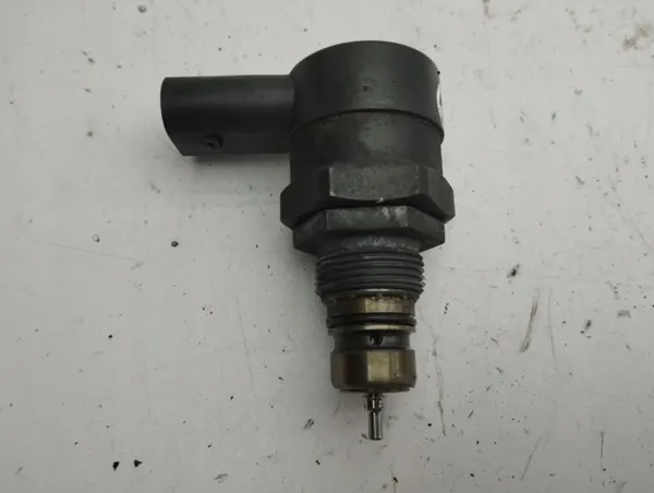Mercedes-Benz Bränsletrycksregulator OEM A6110780449 image 6