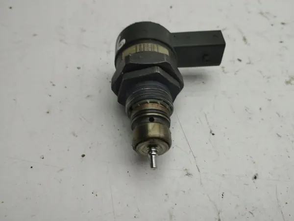 Mercedes-Benz Bränsletrycksregulator OEM A6110780449 image 7