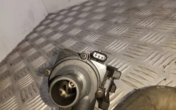 Audi OE Vattenspump 8K0819147 image 4