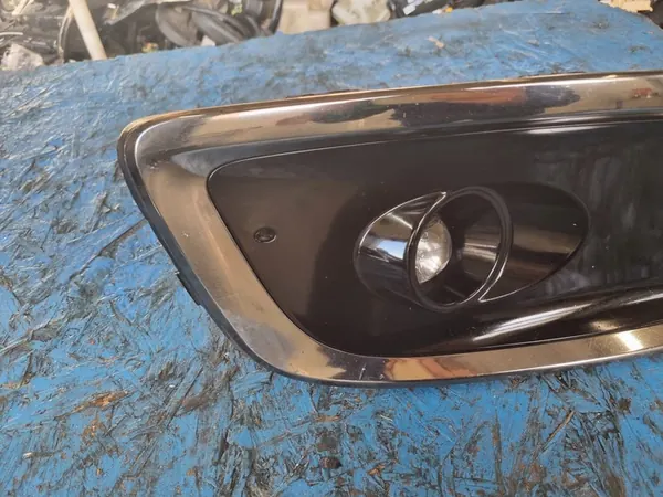 KIA CEED II LIFT 15-17 Moldura de Farol Direito Dianteiro OEM image 2