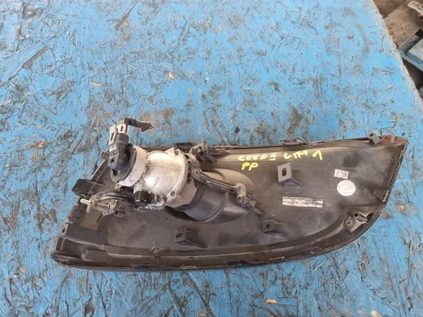 KIA CEED II LIFT 15-17 Moldura de Farol Direito Dianteiro OEM image 4