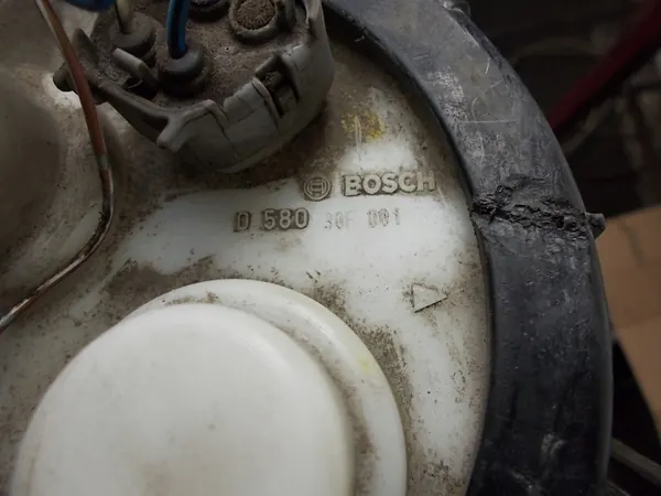 Polttoainepumpun Kelluva Toyota Avensis T25 2.0 VVTI 058030F001 image 4