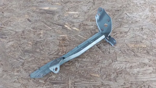 Mazda OE KD5352240 Suporte de para-lama dianteiro image 2