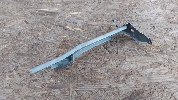 Mazda OE KD5352240 Suporte de para-lama dianteiro image 5