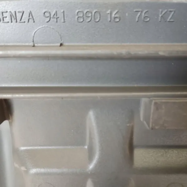 Compartimento de tampa MAN OE OEM 9418901676 usado image 3