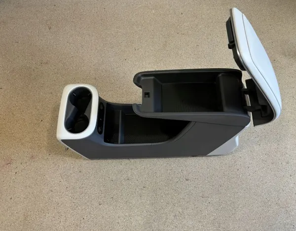 Hyundai Ioniq 5 console armsteun OEM LPV17674 image 2