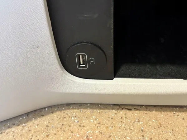Hyundai Ioniq 5 console armsteun OEM LPV17674 image 3
