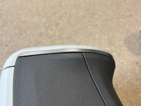 Hyundai Ioniq 5 console armsteun OEM LPV17674 image 6