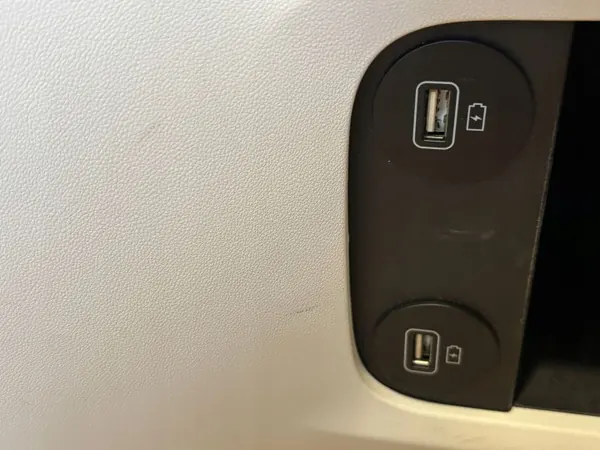 Hyundai Ioniq 5 console armsteun OEM LPV17674 image 8