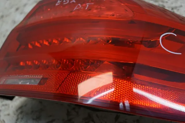 BMW E92 Rechter Achterlamp - Gebruikt OE Onderdeel image 4