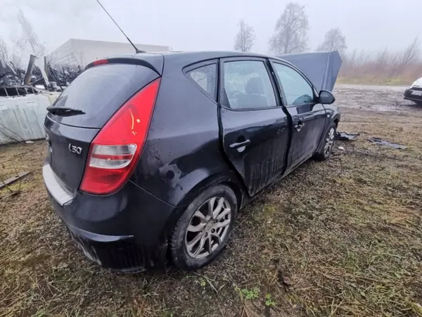 EGR-ventil Hyundai i30 OEM 2759489 - 2010 1.6L image 9