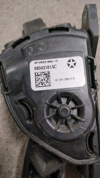Dodge Ram 1500 IV Gen Gaspedal OEM 68043161AC image 5