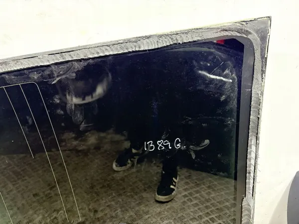 Vidro traseiro Tesla Model 3 OEM AMD231327 Usado image 3