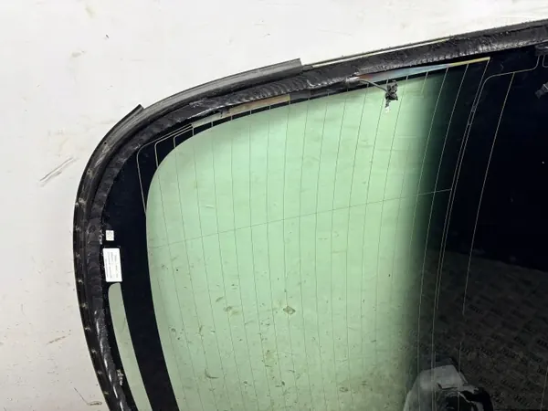 Vidro traseiro Tesla Model 3 OEM AMD231327 Usado image 5