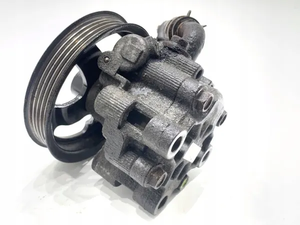 Pompe de direction assistée Toyota Avensis T25 2.0 116ch OEM LORK-264-17221 image 4
