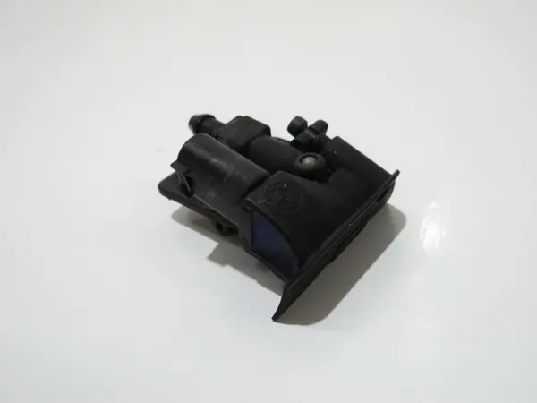 BMW X5 E70 Frontscheibenwischerdüse OEM 7161469 image 3
