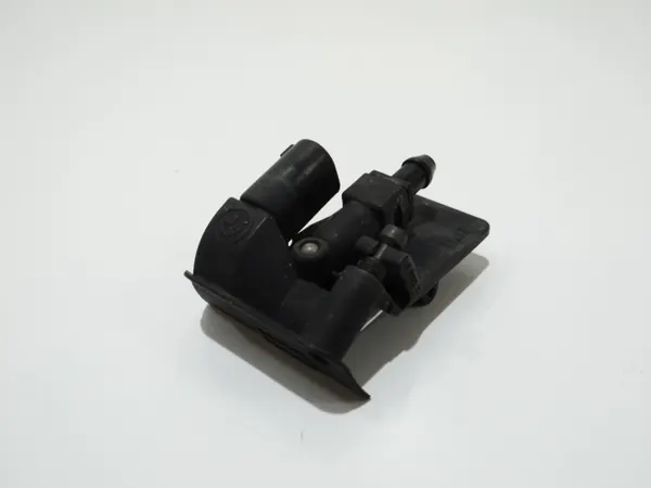 BMW X5 E70 Frontscheibenwischerdüse OEM 7161469 image 4