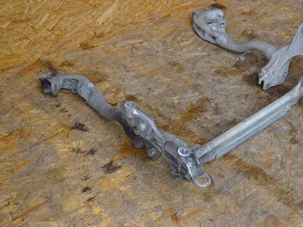 AUDI A4 B8 A5 8T Châssis Avant 8K0399315G image 2