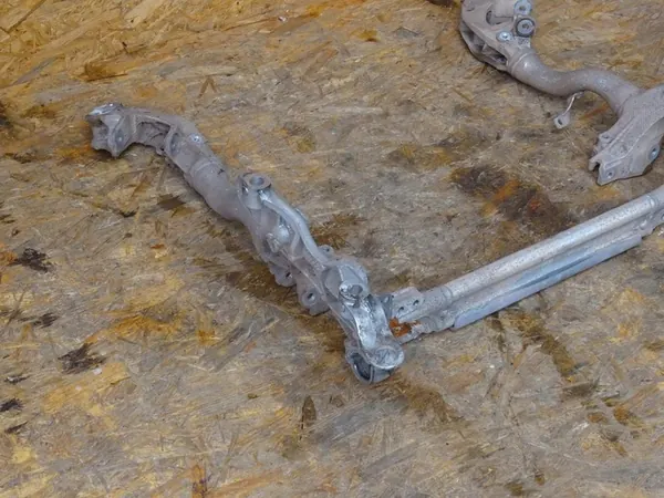 AUDI A4 B8 A5 8T Châssis Avant 8K0399315G image 7