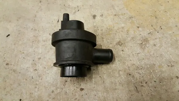 Volkswagen Golf II 1984 Air Pressure Sensor OEM 068129633 image 2