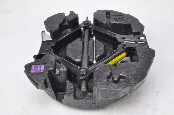Kit cric Kia Ceed OEM 154798 - État utilisé image 3