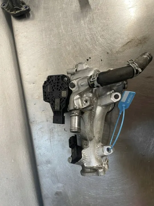 Base de válvula EGR OEM 147170061R para Mercedes Clase A W177 image 3