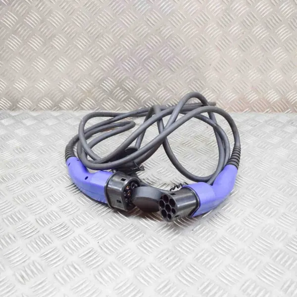 Cable de carga batería Toyota Prius OEM 8282147590 image 2