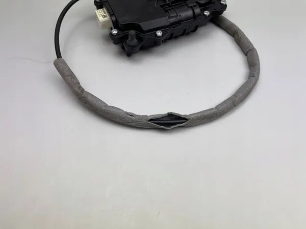 BMW 5 F10 F11 Tailgate Lock Actuator 4447850 image 3