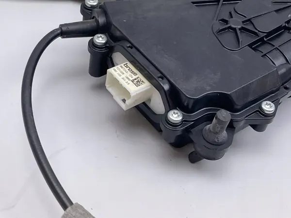 BMW 5 F10 F11 Tailgate Lock Actuator 4447850 image 5