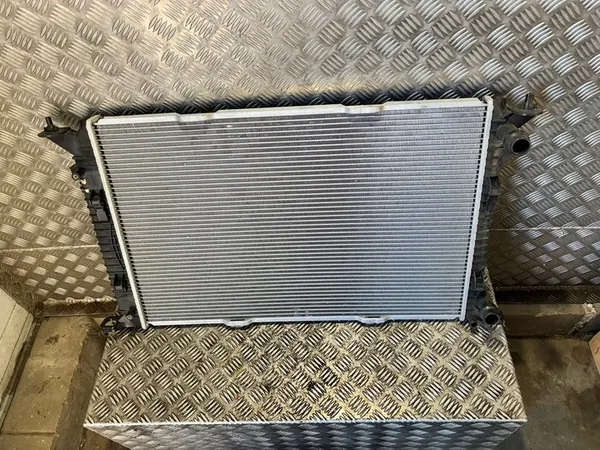 Radiador de agua AUDI Q5 8R0 8K0121251AN image 4