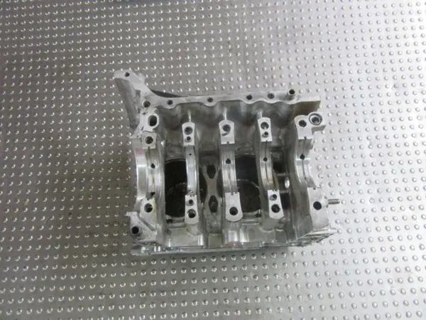 Subaru Outback V 2.5i Moottorilohko - Käytetty OEM image 9