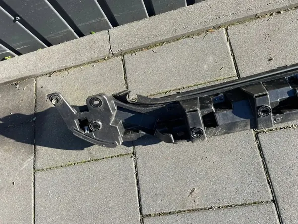 Achterklep spoiler glijder L8B2-442A01-PIA image 6