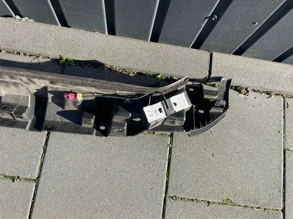 Achterklep spoiler glijder L8B2-442A01-PIA image 9