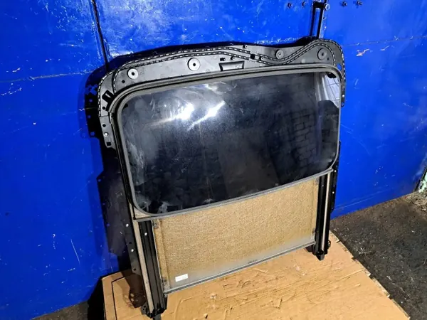 Toit Ouvrant Volvo S60 OEM 31299225 - État Utilisé image 3