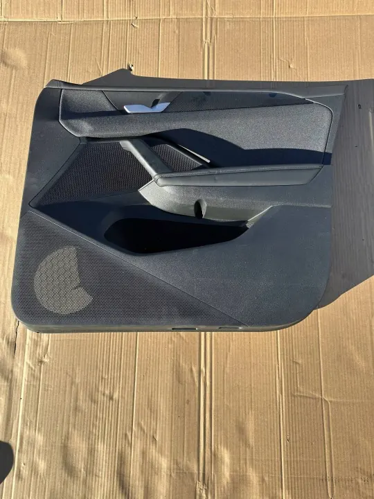 OEM 5718681098A VW Tiguan Ovenkoriste Oikea Etu image 2