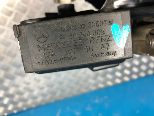 Mercedes W124 Schiebedachmotor OEM 1247800407 image 3