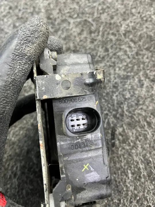 Skoda Octavia II solenoidklep OEM 6Q0906625 image 7