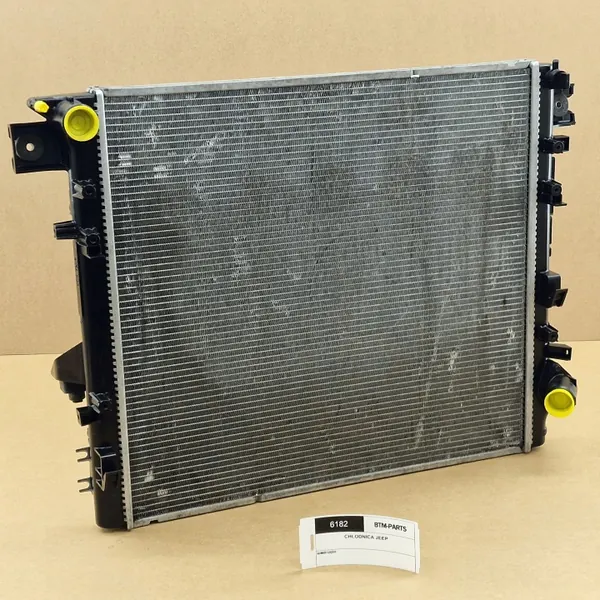 Waterradiator OEM LXO&E 68050144AA voor Jeep Wrangler JK image 2
