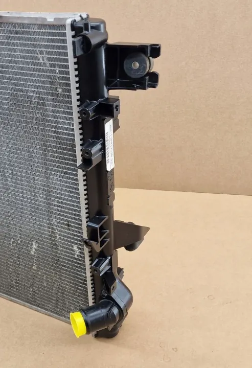 Waterradiator OEM LXO&E 68050144AA voor Jeep Wrangler JK image 3