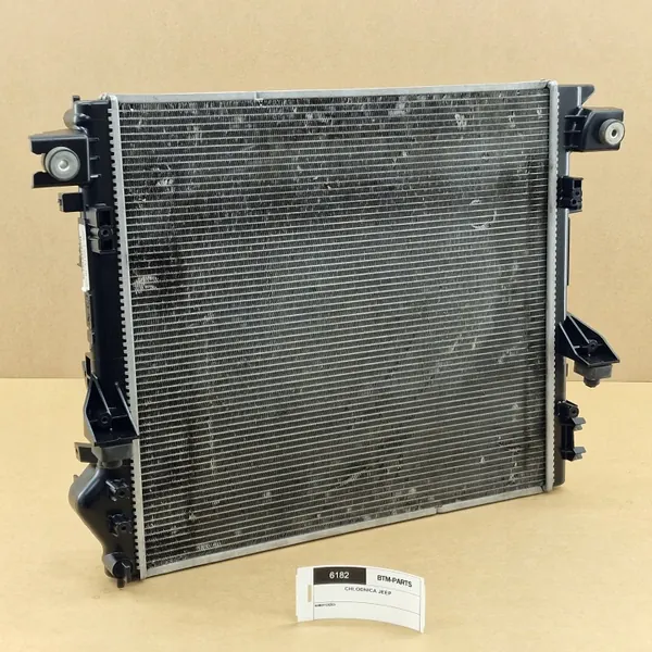 Waterradiator OEM LXO&E 68050144AA voor Jeep Wrangler JK image 5