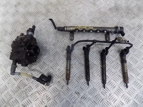 Citroen Bränslesystem Insprutare Pump OEM 0445010139 image 2