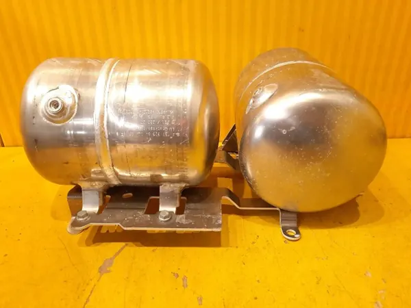 Mercedes-Benz GLE W167 Lufttank OEM A1673208904 image 2
