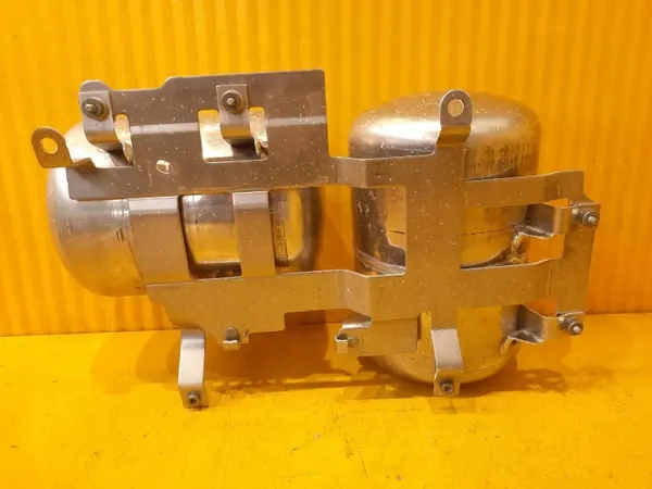Mercedes-Benz GLE W167 Lufttank OEM A1673208904 image 3