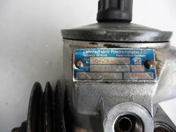 Pompe direction assistée Mercedes W126 OEM 1264601480 image 4