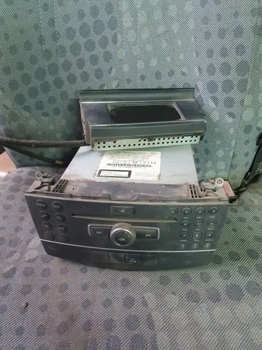 Mercedes-Benz OEM A2049007202 Autoradio - Gebruikt image 2